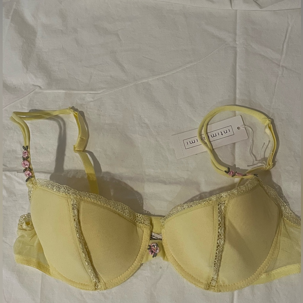 Intimissimi Light Yellow Bra With Lace And Floral Accents
